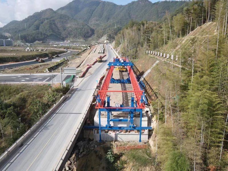 浙江路建塔石大橋加寬GYLQ200T-40M自平衡過(guò)跨架橋機(jī)